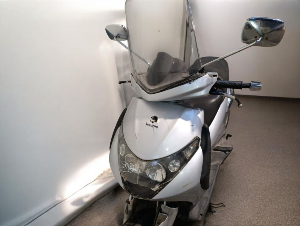 PIAGGIO BEVERLY 125 4