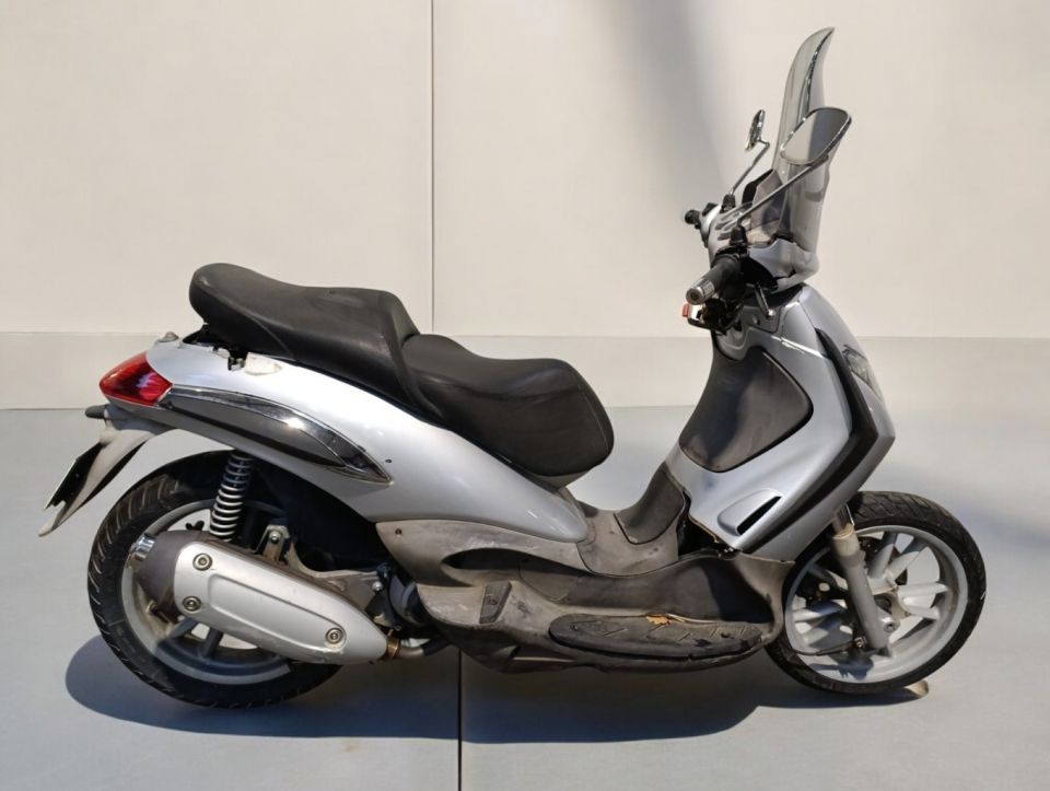 PIAGGIO BEVERLY 125 4
