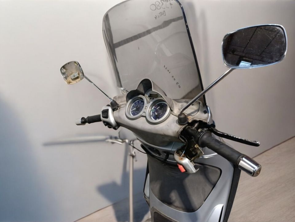 PIAGGIO BEVERLY 125 4