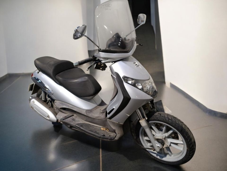 PIAGGIO BEVERLY 125 4