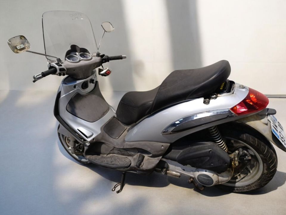 PIAGGIO BEVERLY 125 4
