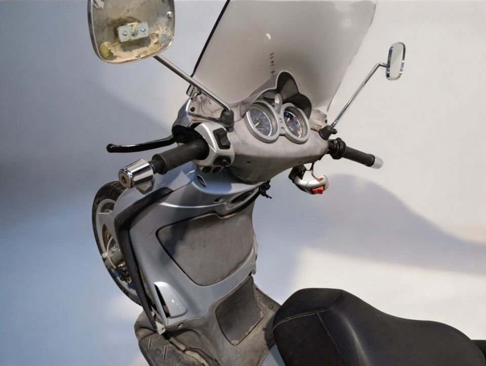 PIAGGIO BEVERLY 125 4