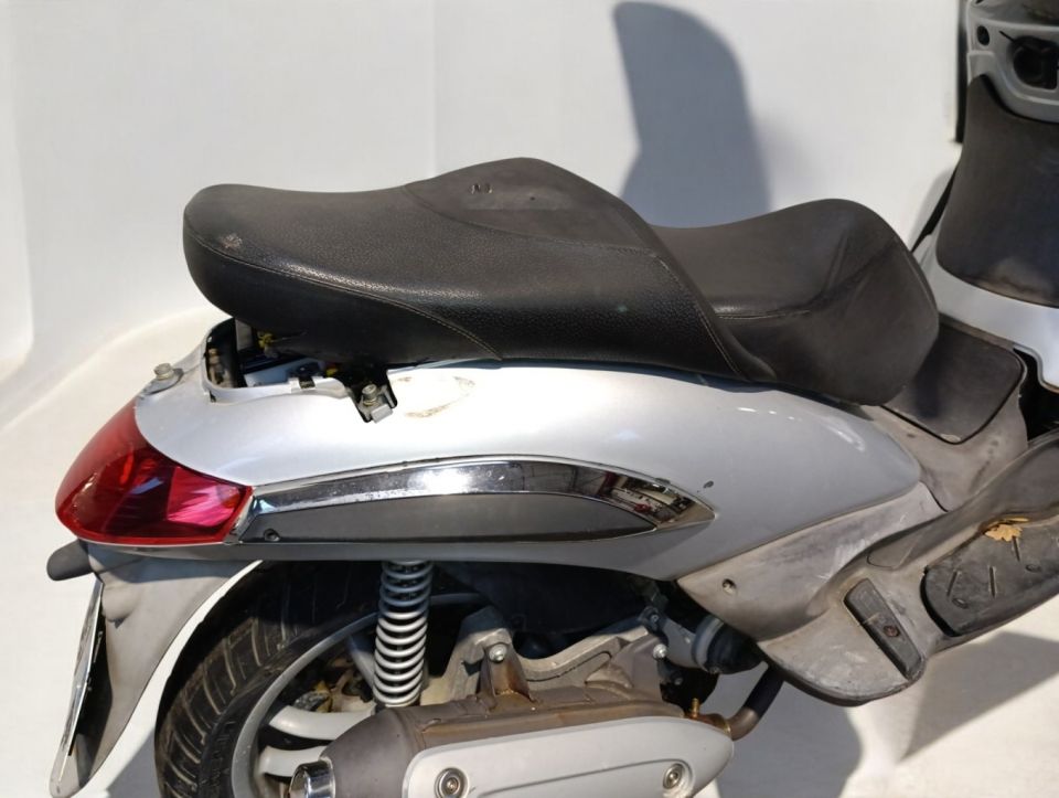 PIAGGIO BEVERLY 125 4