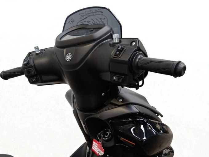 YAMAHA RayZR 125 4