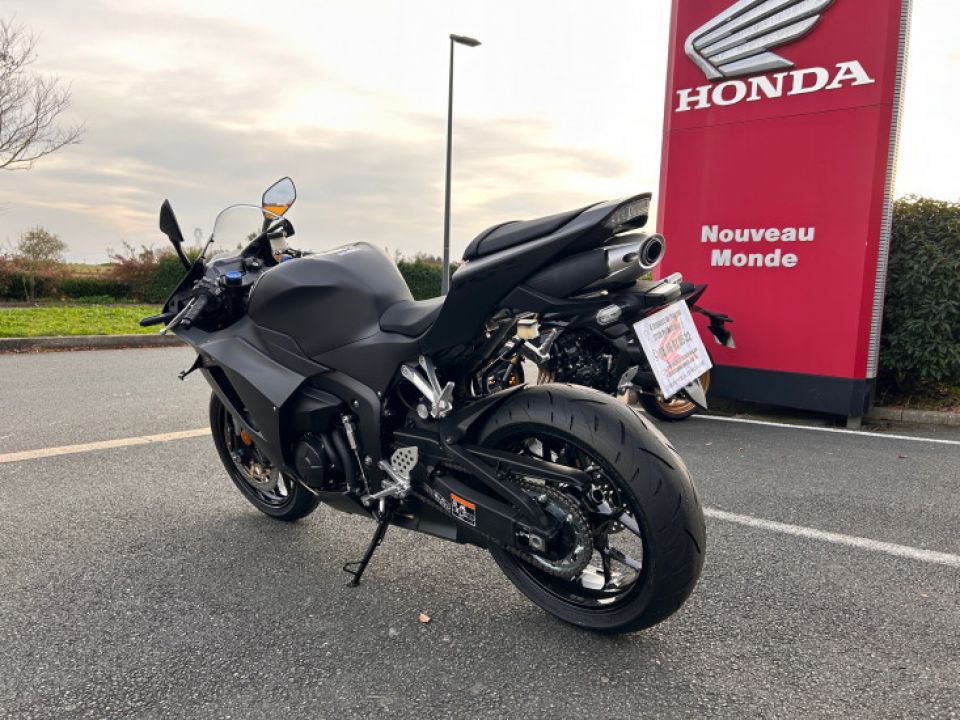 HONDA CBR600RR 4