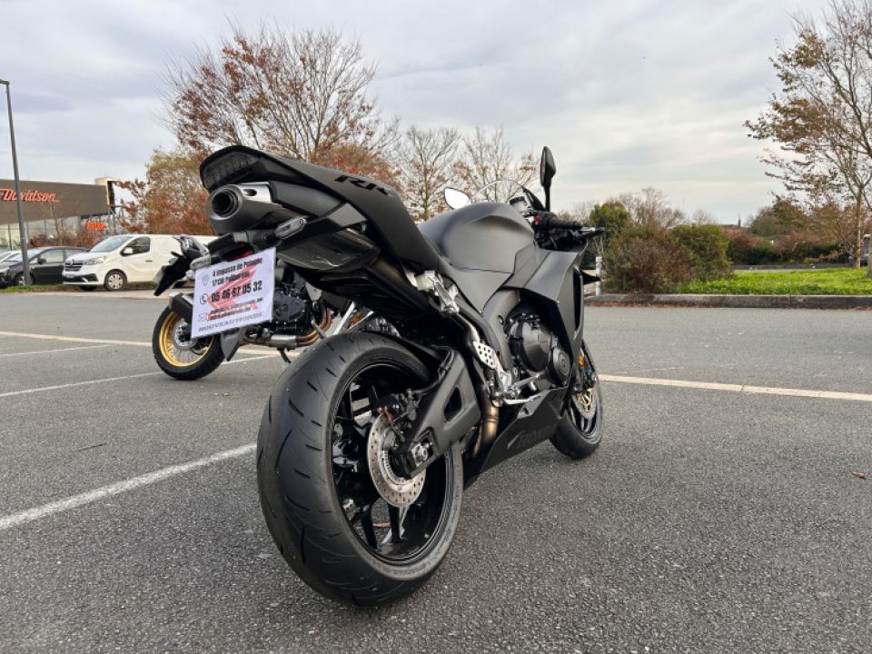 HONDA CBR600RR 4
