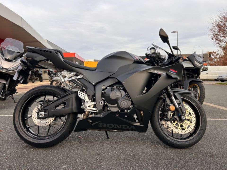 HONDA CBR600RR 4