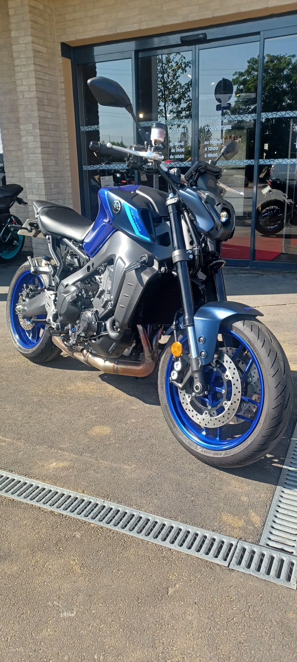 YAMAHA MT-09 4