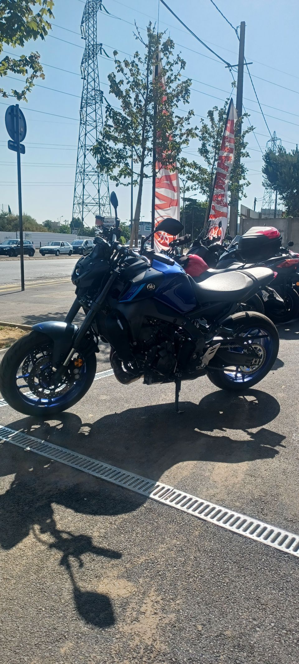YAMAHA MT-09 4