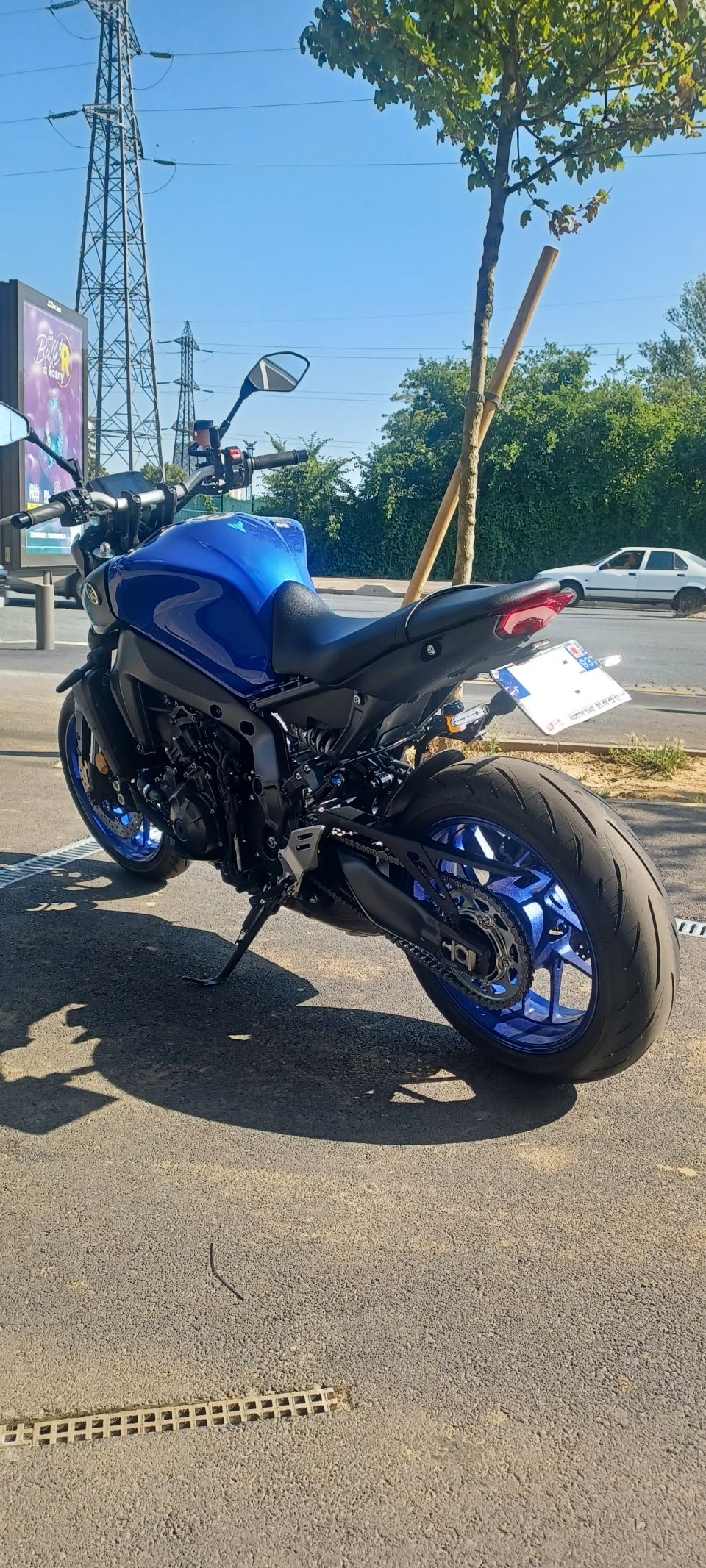 YAMAHA MT-09 4