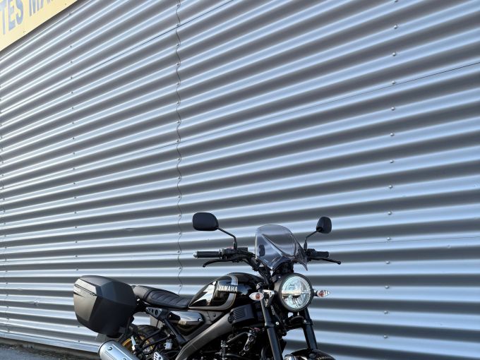 YAMAHA XSR 125 Legacy 4