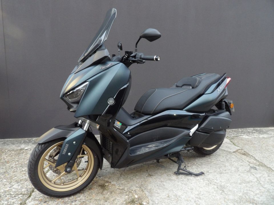 YAMAHA XMAX 300 Tech Max 4