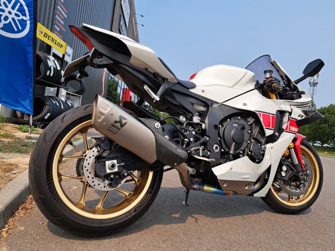 YAMAHA YZF-R1 WORLD GP 60TH ANNIVERSARY 4