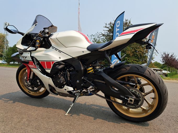 YAMAHA YZF-R1 WORLD GP 60TH ANNIVERSARY 4