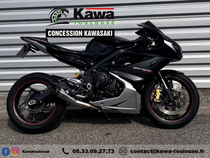TRIUMPH STREET TRIPLE 675 4