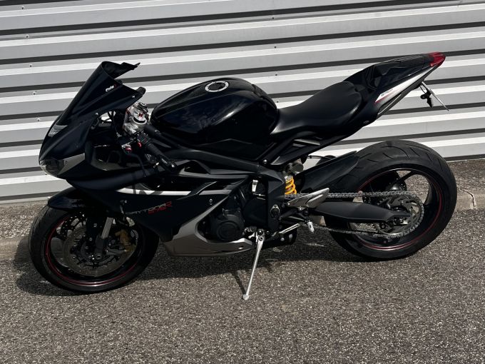 TRIUMPH STREET TRIPLE 675 4