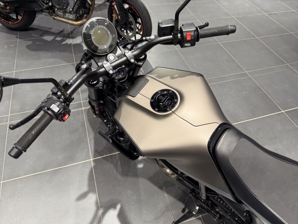 HUSQVARNA SVARTPILEN 701 4