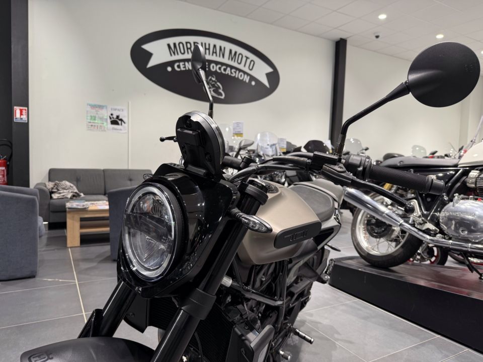 HUSQVARNA SVARTPILEN 701 4