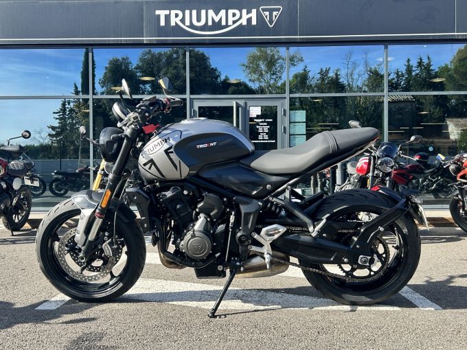 TRIUMPH TRIDENT 660 4