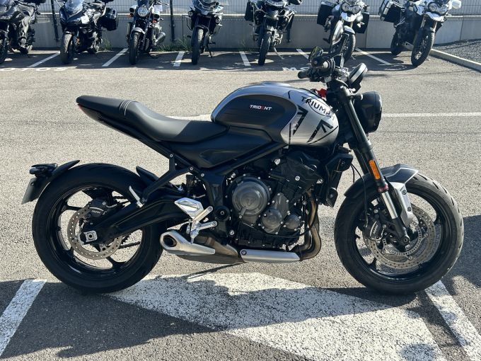 TRIUMPH TRIDENT 660 4
