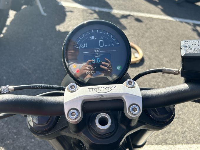 TRIUMPH TRIDENT 660 4