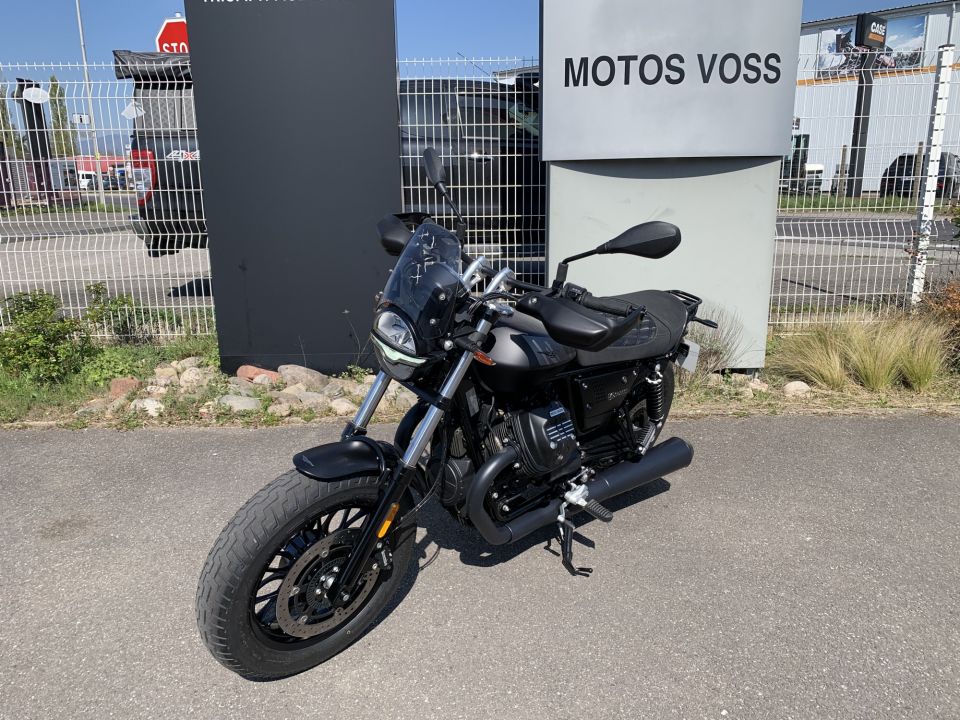 MOTO GUZZI V9 BOBBER 4