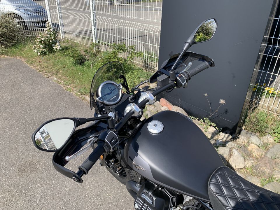 MOTO GUZZI V9 BOBBER 4