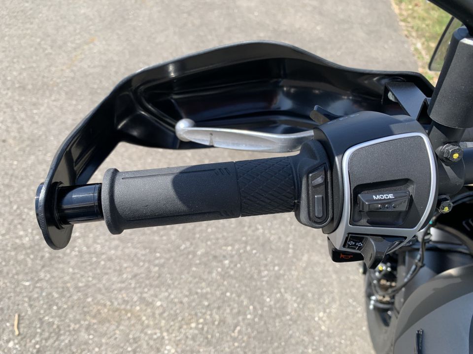 MOTO GUZZI V9 BOBBER 4