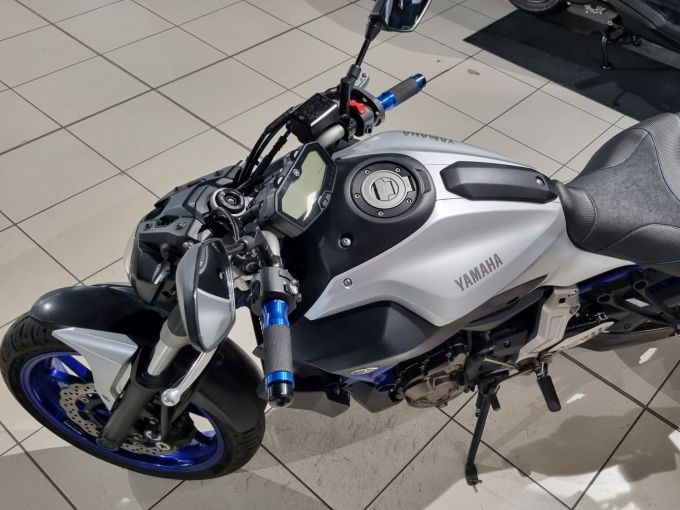 YAMAHA MT-07 (47.5CV) 4