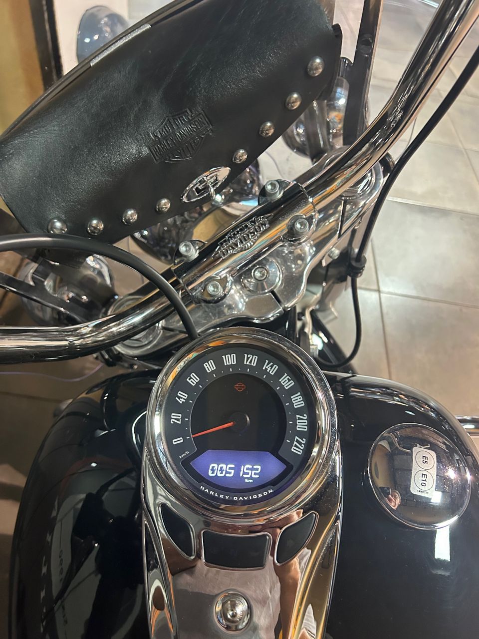 HARLEY-DAVIDSON SOFTAIL HERITAGE 1868 CLASSIC 4