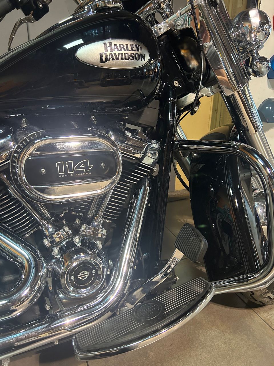 HARLEY-DAVIDSON SOFTAIL HERITAGE 1868 CLASSIC 4