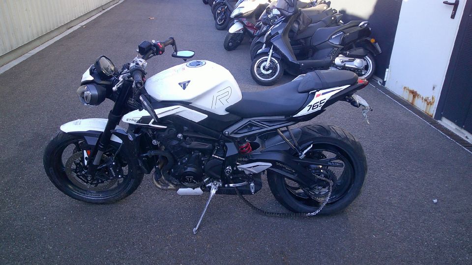 TRIUMPH STREET TRIPLE 765 R 4