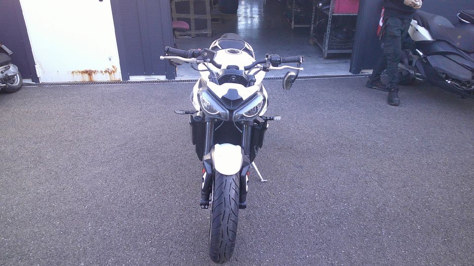 TRIUMPH STREET TRIPLE 765 R 4