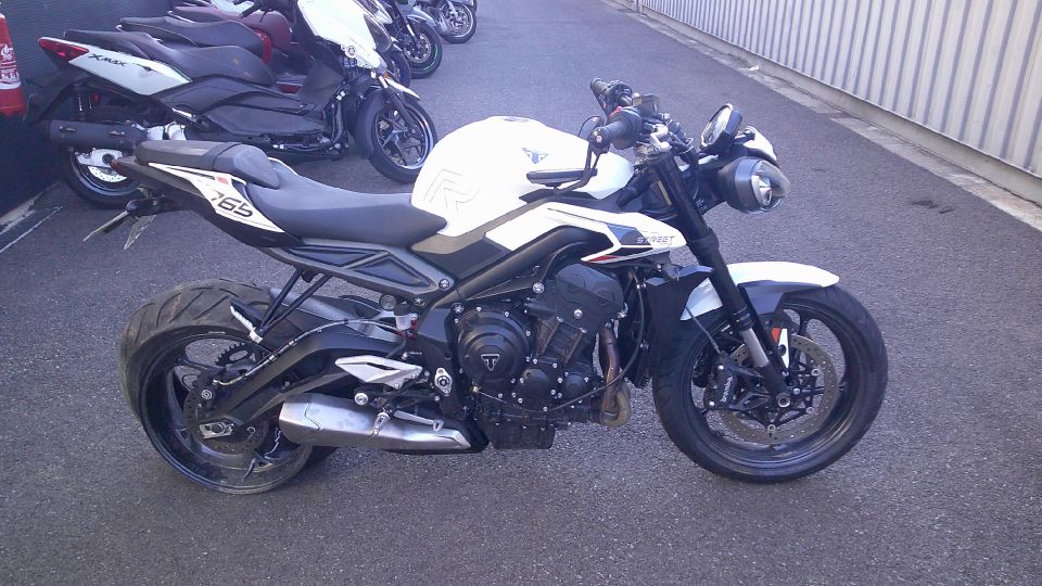 TRIUMPH STREET TRIPLE 765 R 4