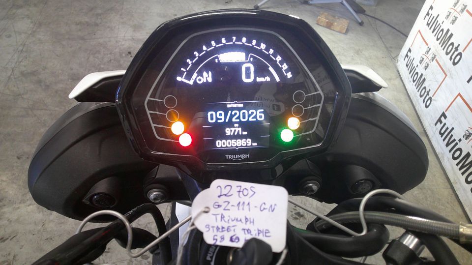 TRIUMPH STREET TRIPLE 765 R 4