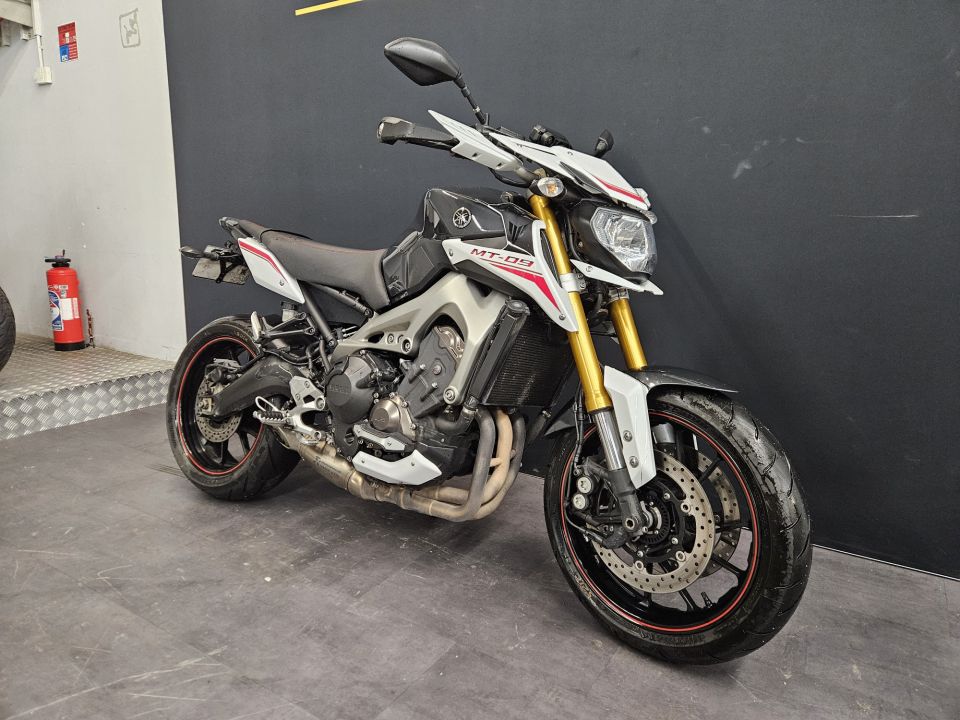 YAMAHA MT-09 STREET R. 4
