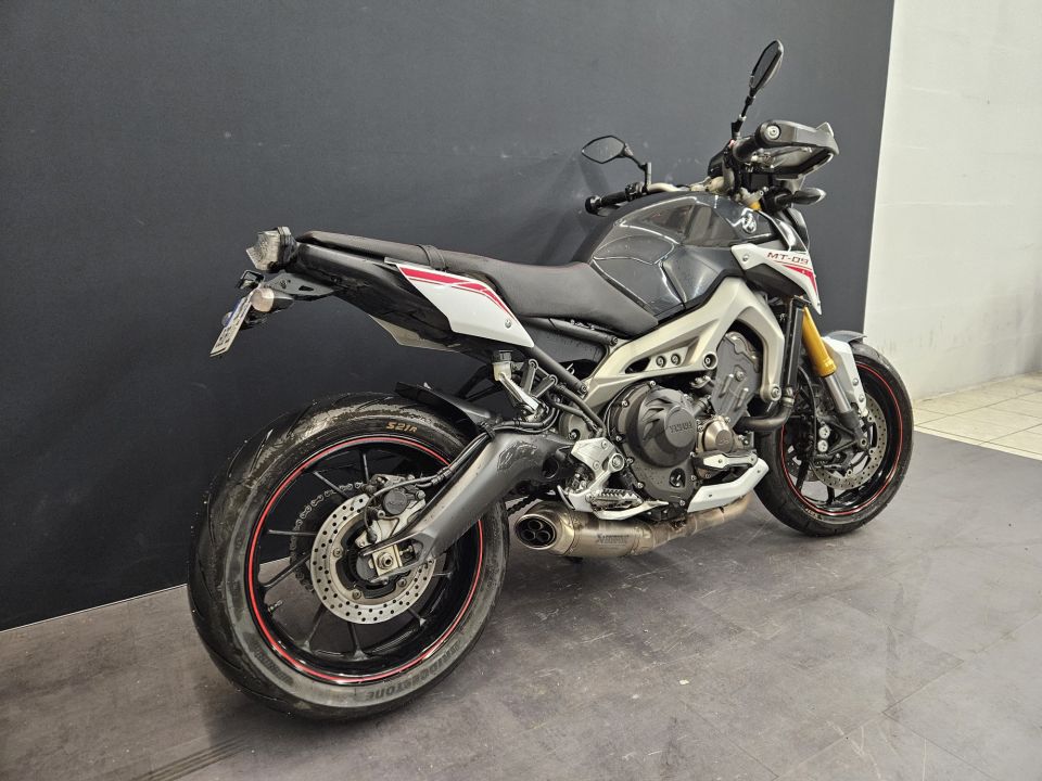 YAMAHA MT-09 STREET R. 4