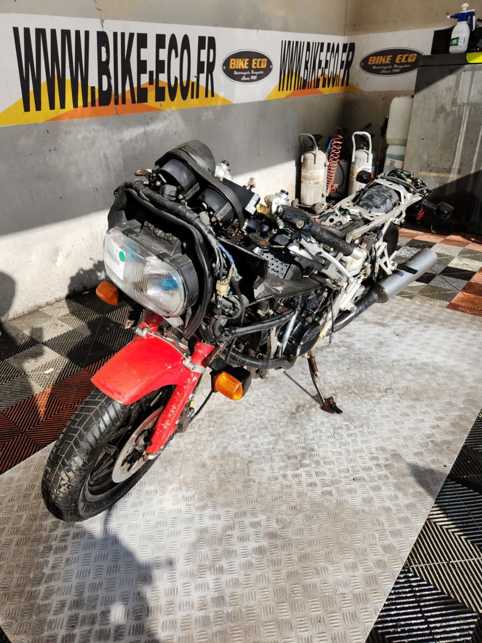 HONDA VF 1000 R 4