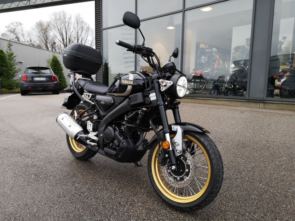 YAMAHA XSR 125 4