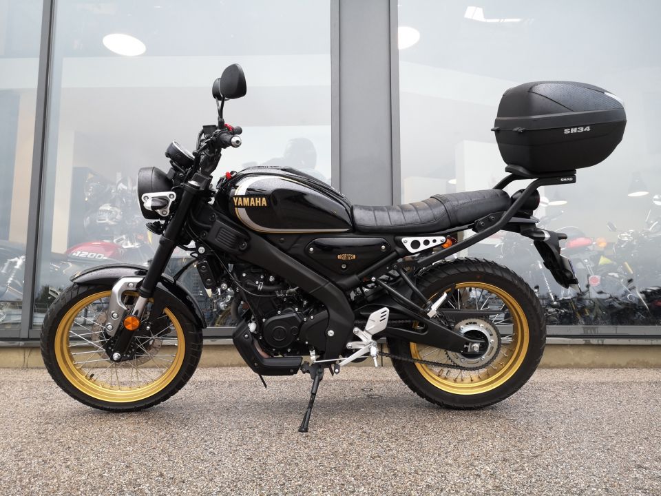 YAMAHA XSR 125 4