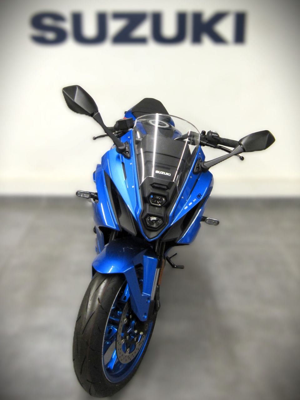 SUZUKI GSX-8R 4