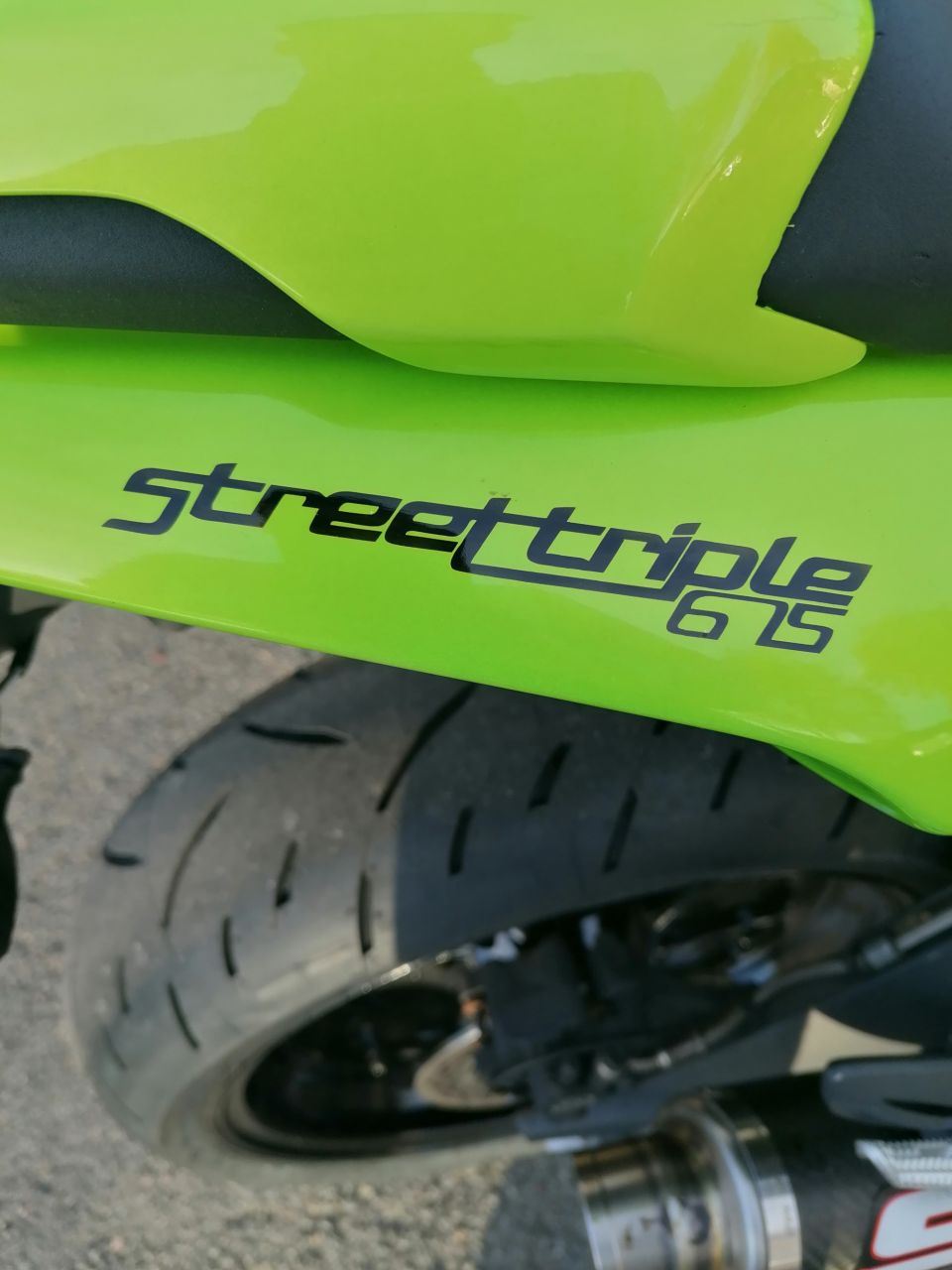 TRIUMPH STREET TRIPLE 675 4