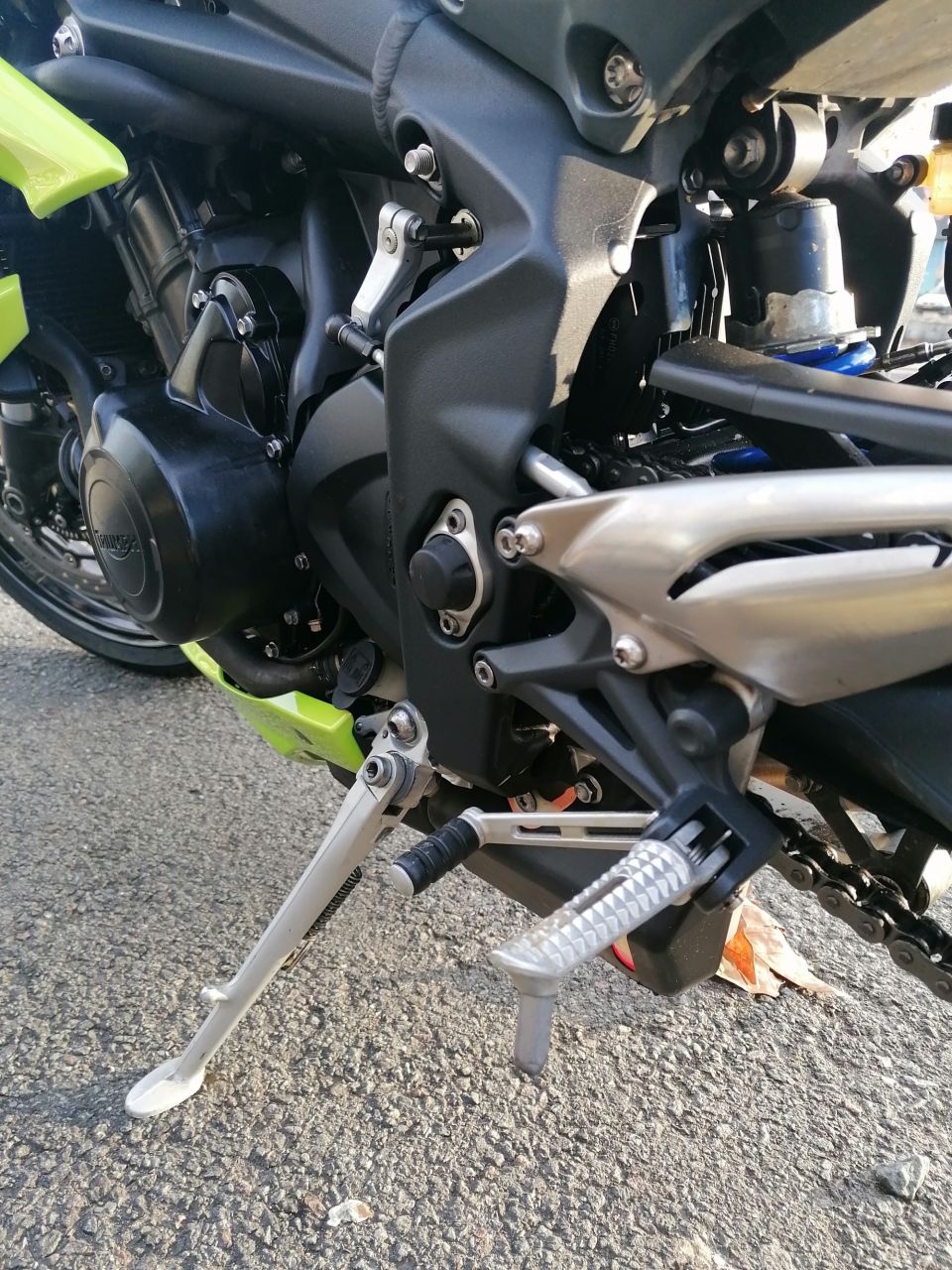 TRIUMPH STREET TRIPLE 675 4