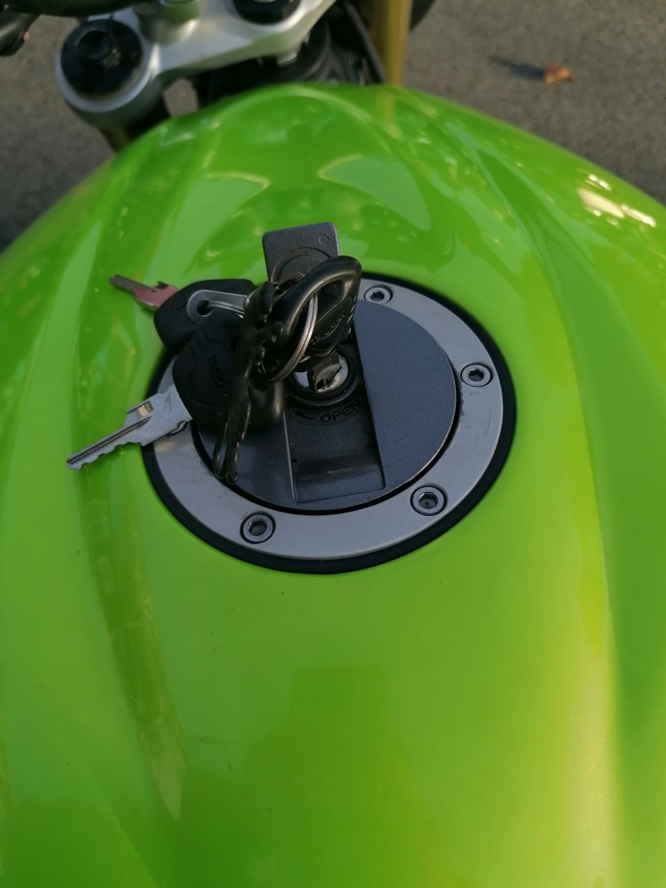 TRIUMPH STREET TRIPLE 675 4