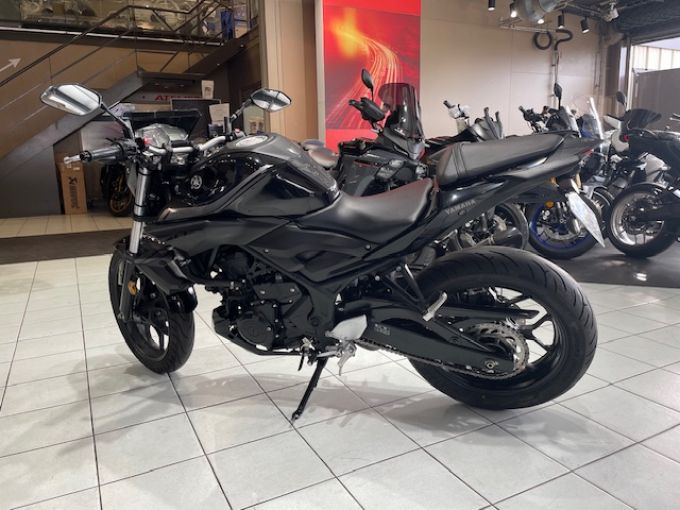 YAMAHA MT-03 4