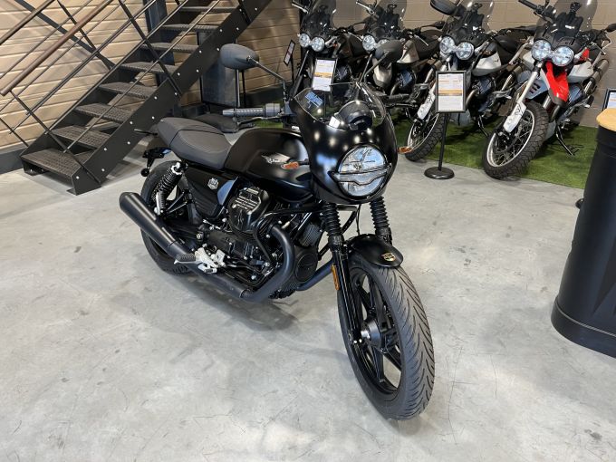 MOTO GUZZI V7 STONE 4