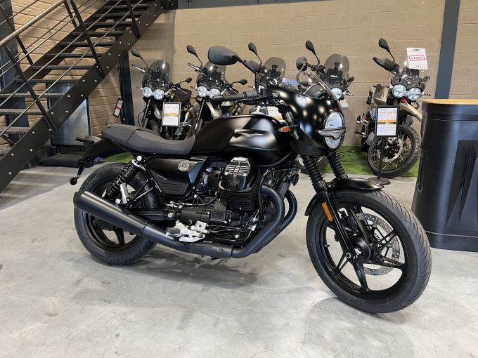 MOTO GUZZI V7 STONE 4