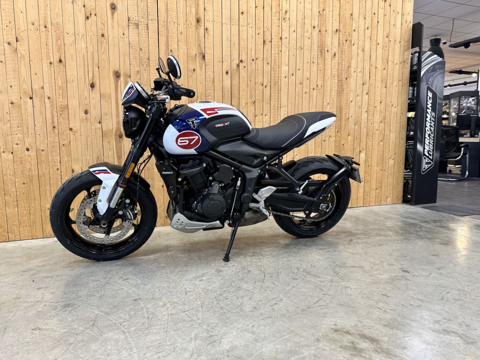 TRIUMPH TRIDENT 660 4