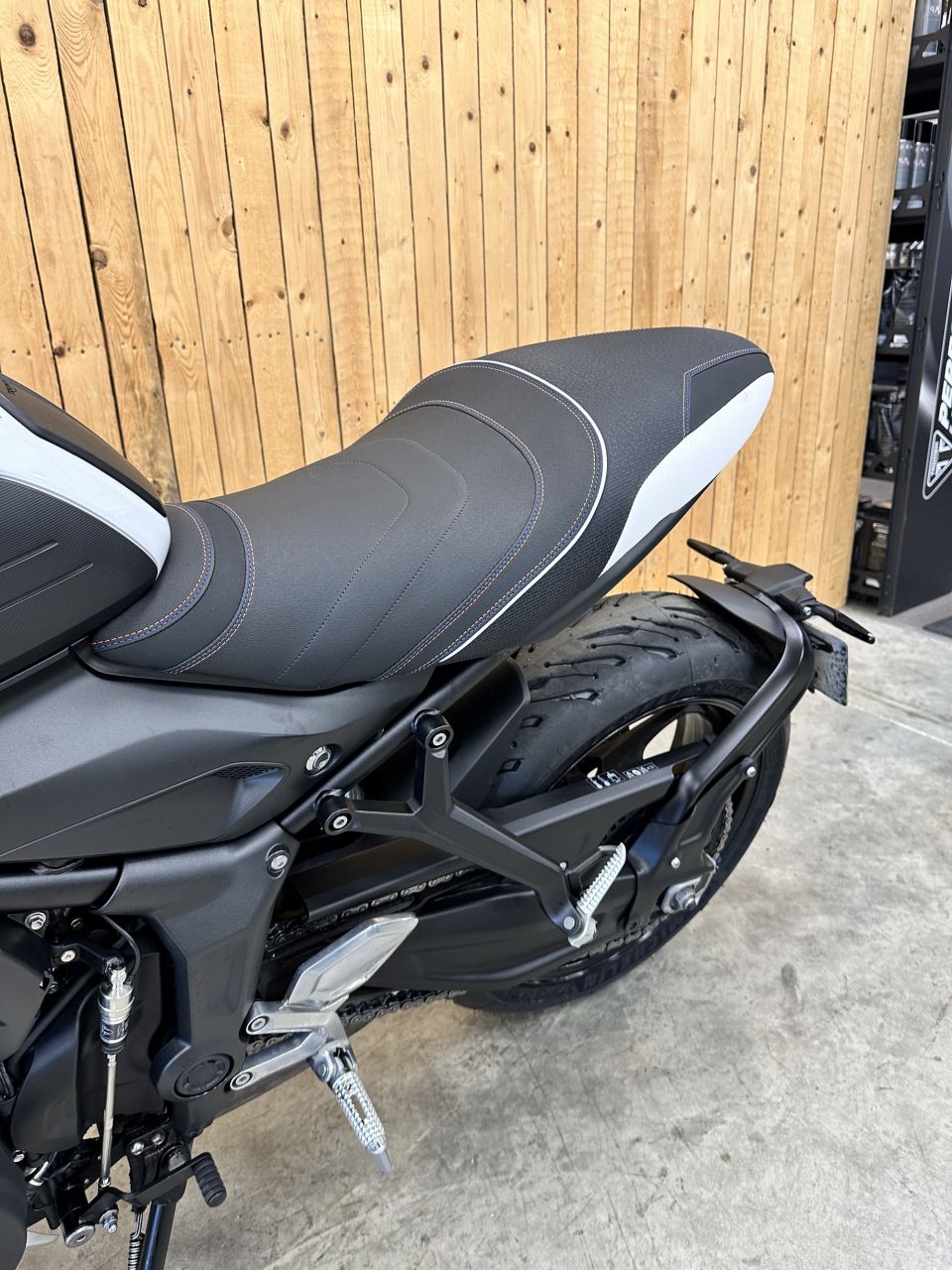 TRIUMPH TRIDENT 660 4