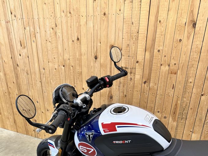 TRIUMPH TRIDENT 660 4